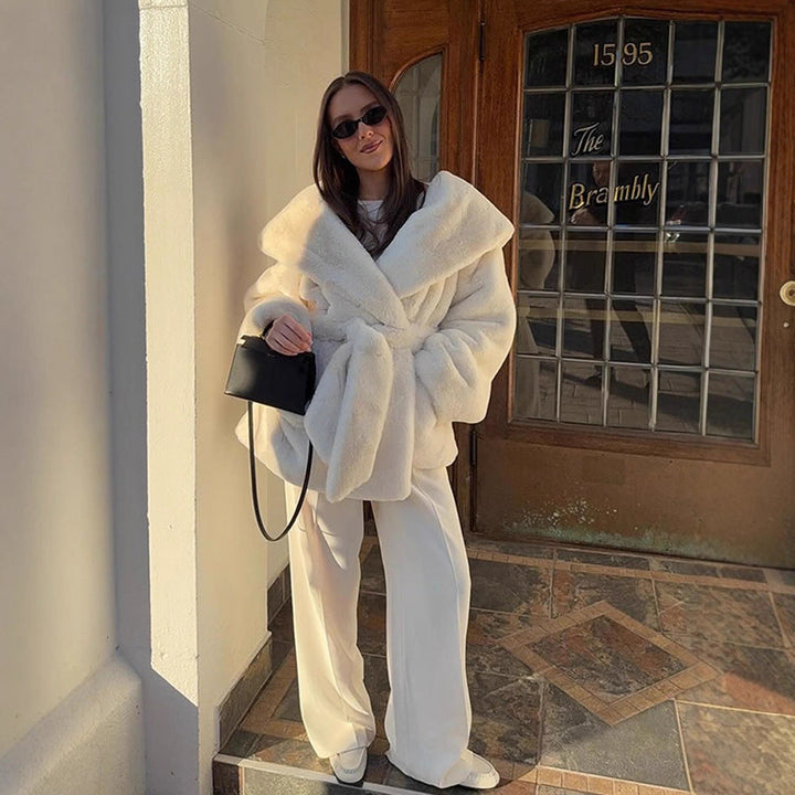 Dames winterjas in teddy-stijl met oversized sjaalkraag (2)