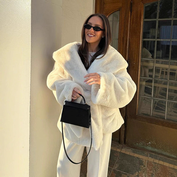 Dames winterjas in teddy-stijl met oversized sjaalkraag (3)