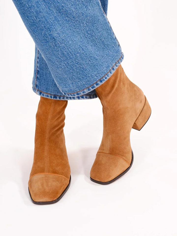 Verfijnde dames laarzen in wildleer in Beige